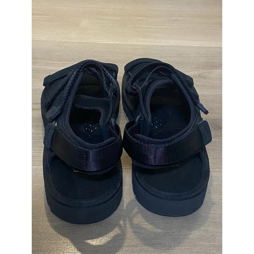 UGG new without